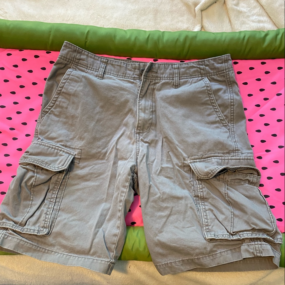Men’s Old Navy Cargo shorts sz 33